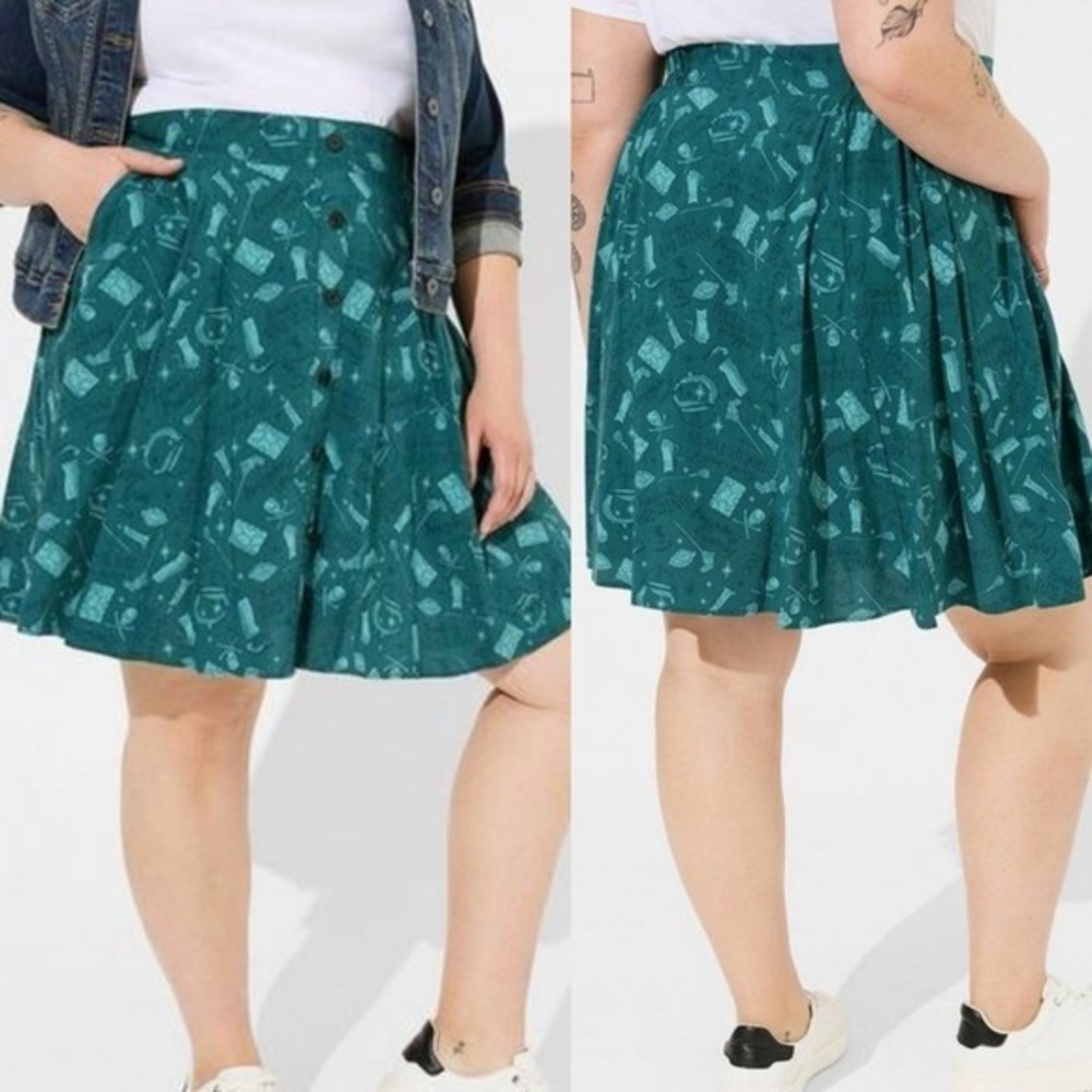 Torrid Disney size 1X Hocus Pocus skirt